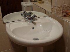 bathroomsink.jpg