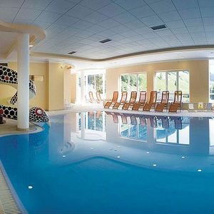 indoorpool1kroeller.jpg